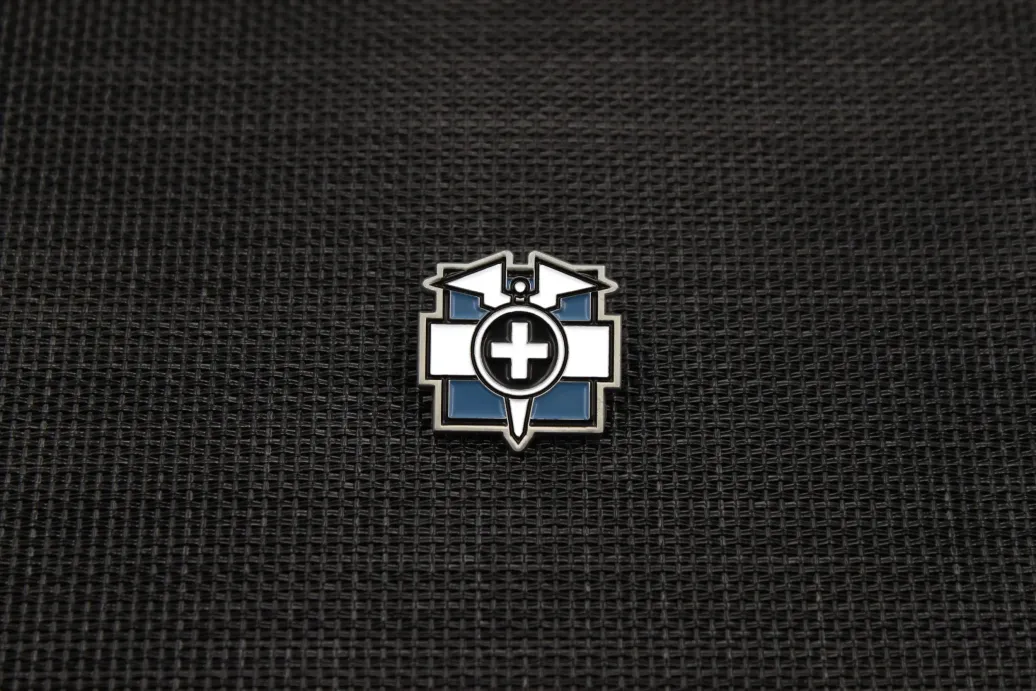 Six Collection Ansteck-Pin Operator Icon Doc