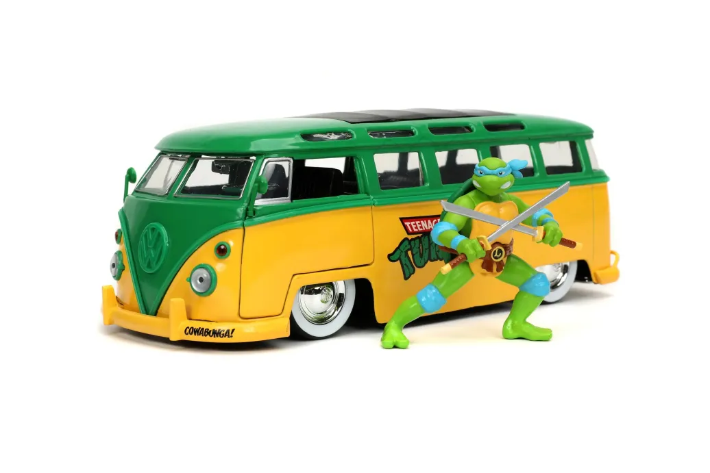 Teenage Mutant Ninja Turtles Hollywood Rides Diecast Modell 1/24 1962 VW Bus mit Leonardo Figur