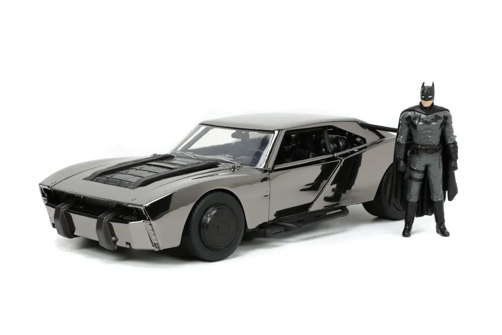 Batman 2022 Hollywood Rides Diecast Modell 1/24 2022 Batmobil Black Chrome Convention Exclusive mit Figur