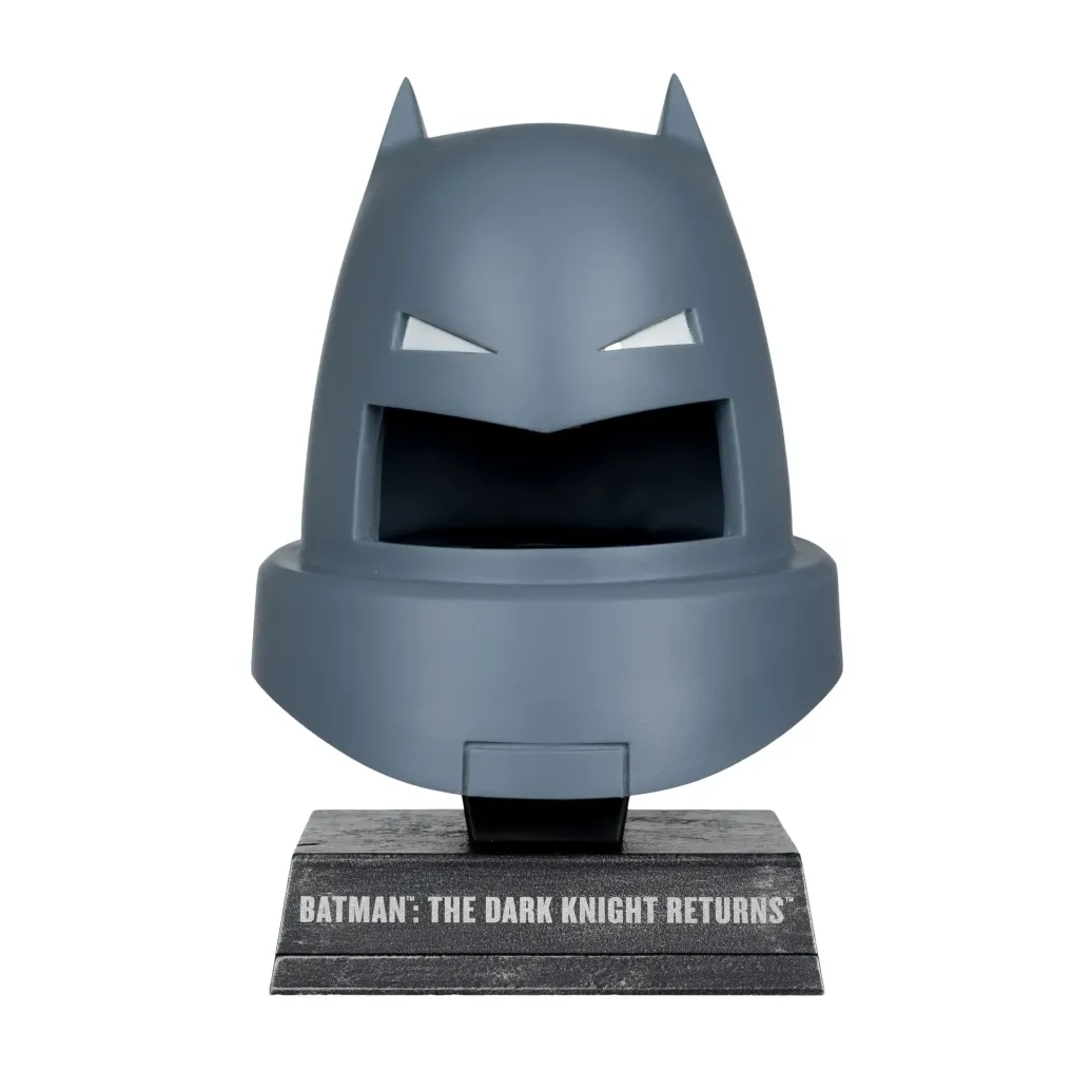 Batman DC Direct Mini-Replik 1/3 Gepanzerte Batman Maske (Dark Knight Returns) 18 cm