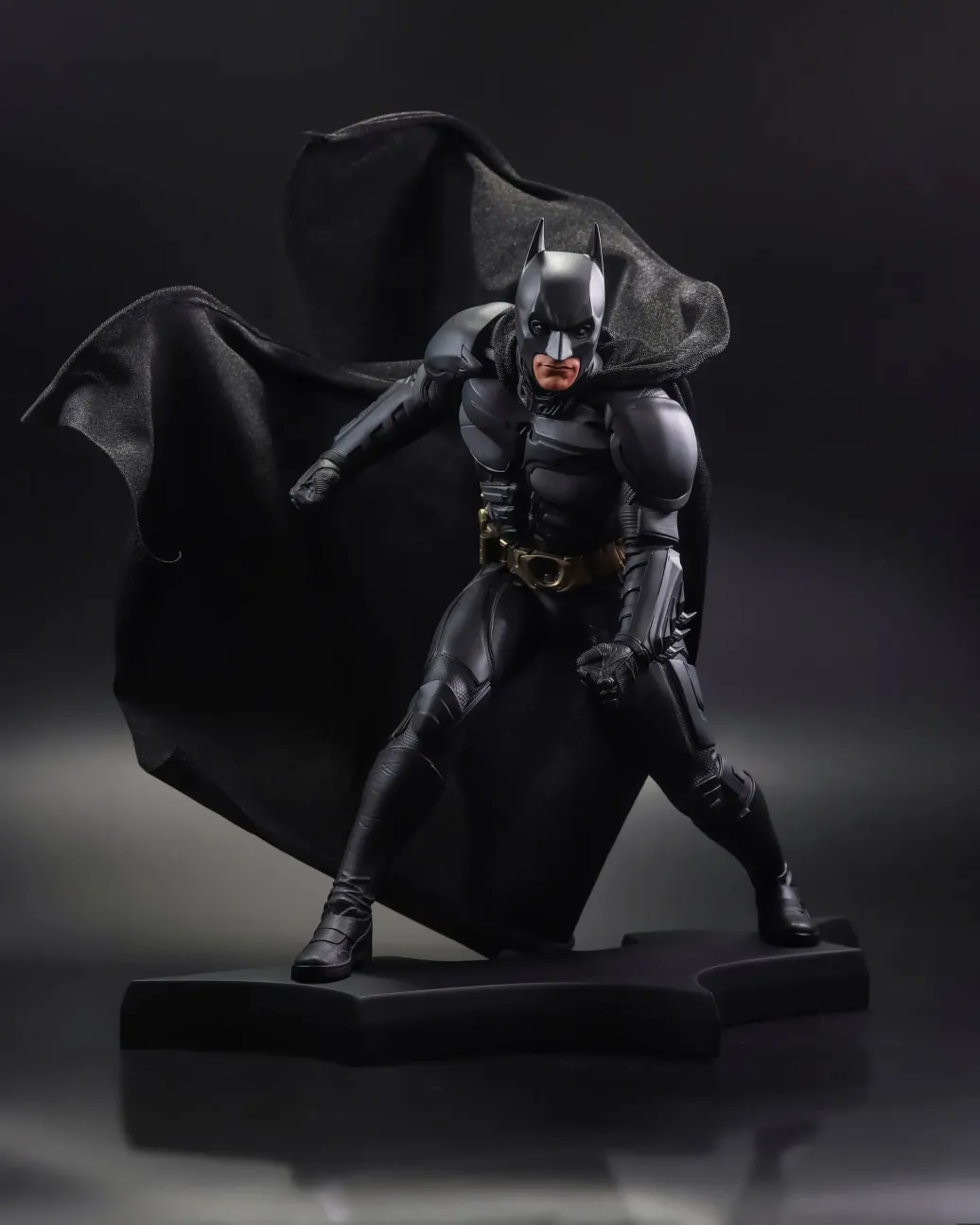 DC Direct: Batman (The Dark Knight) DC Movie Statue (24 cm)