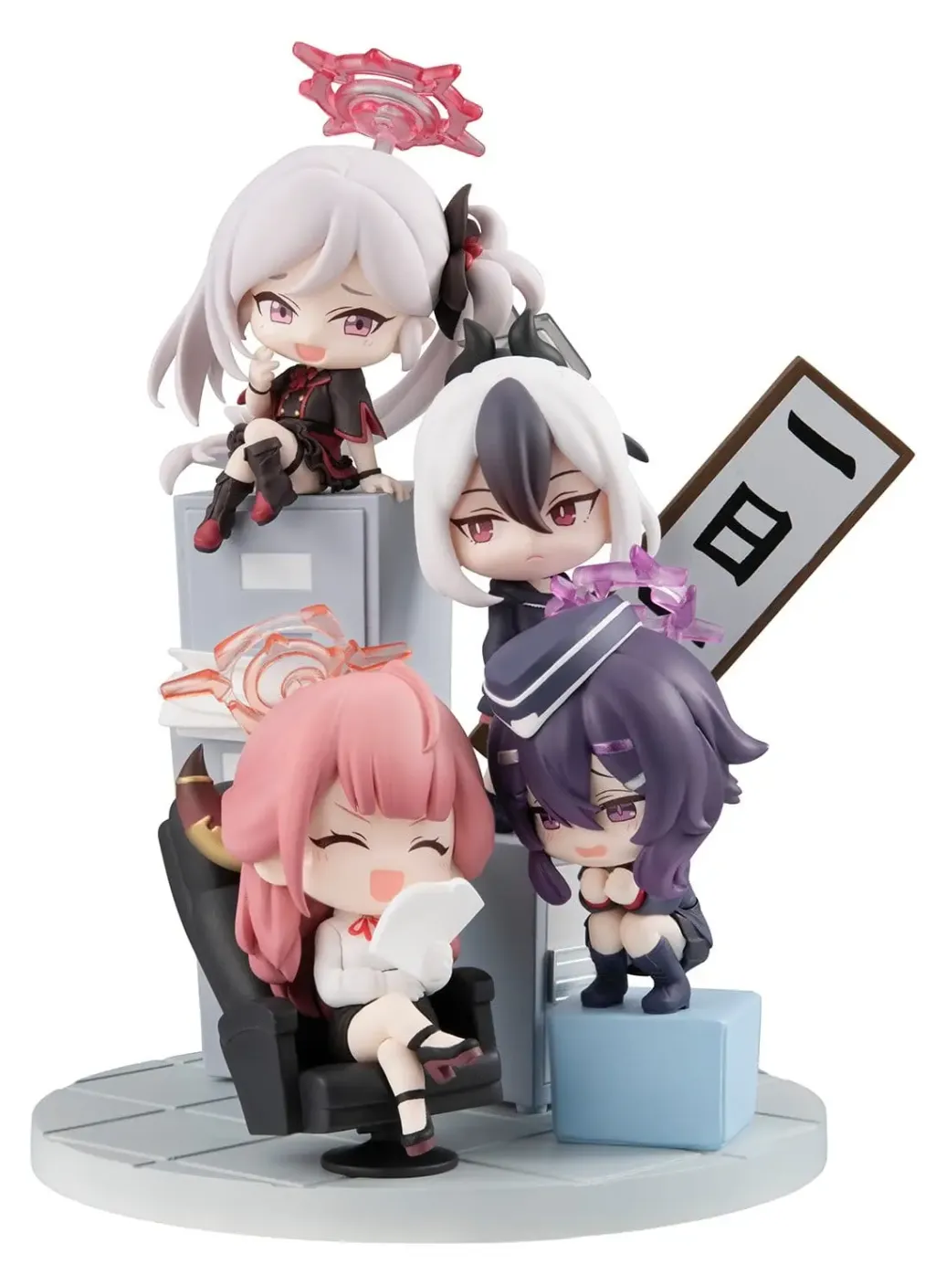 Blue Archive FigUnity PVC Figur 14 cm (with gift)