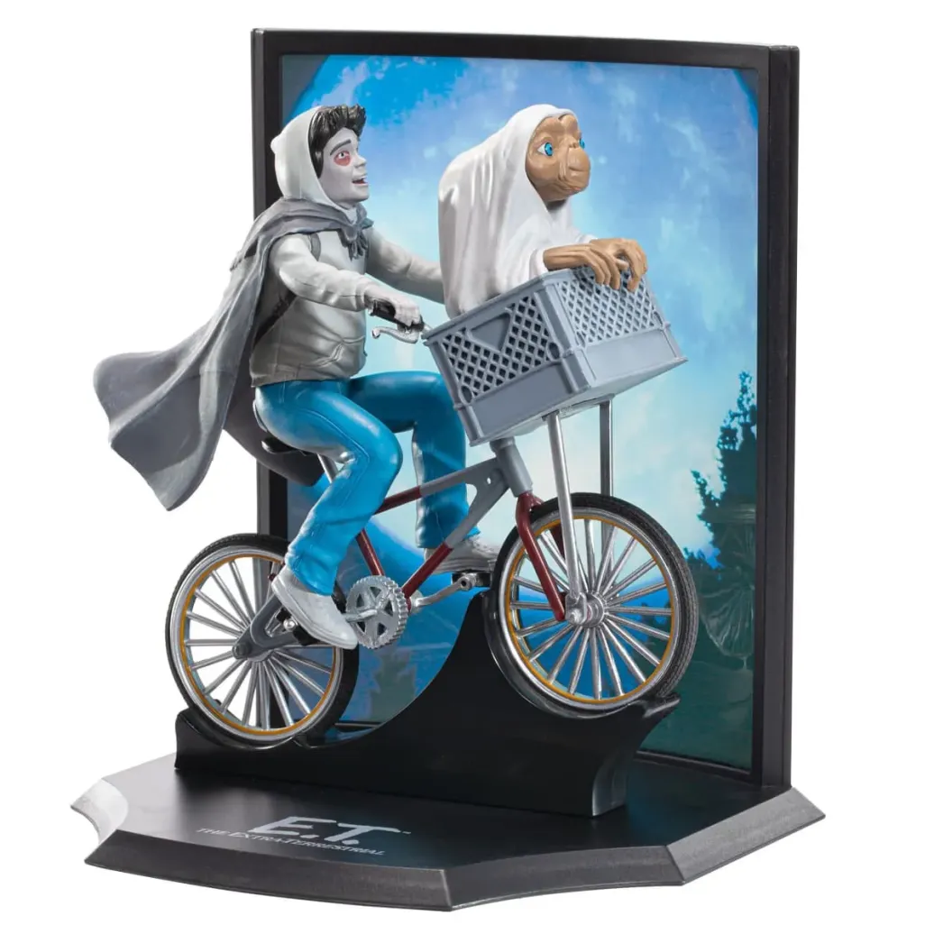 E.T. Toyllectible Treasure Statue E.T. and Elliott Over the Moon 13 cm