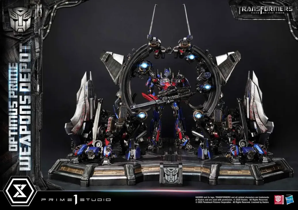 Transformers: Dark of the Moon (Film) Museum Masterline Statue Optimus Prime Weapons Depot Bonus Version 127 cm