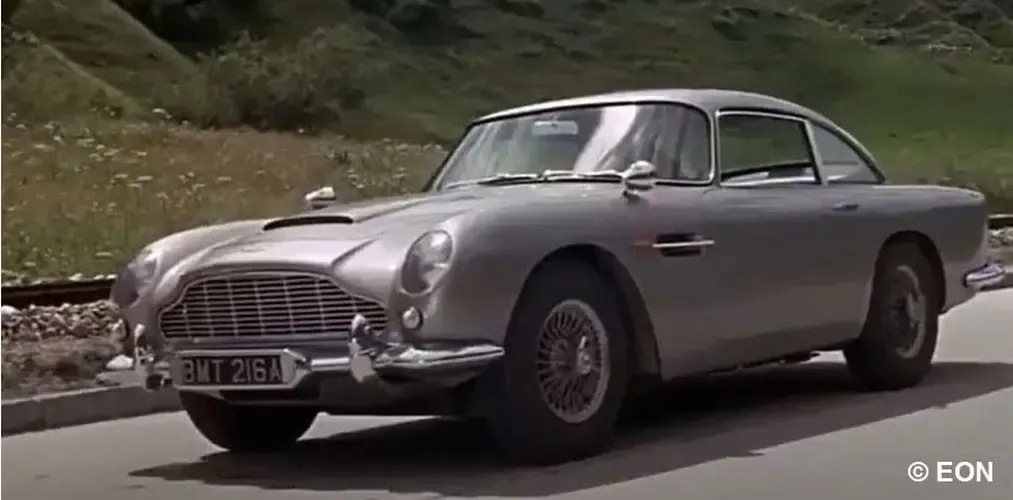 James Bond Modellbausatz Geschenkset Aston Martin DB5