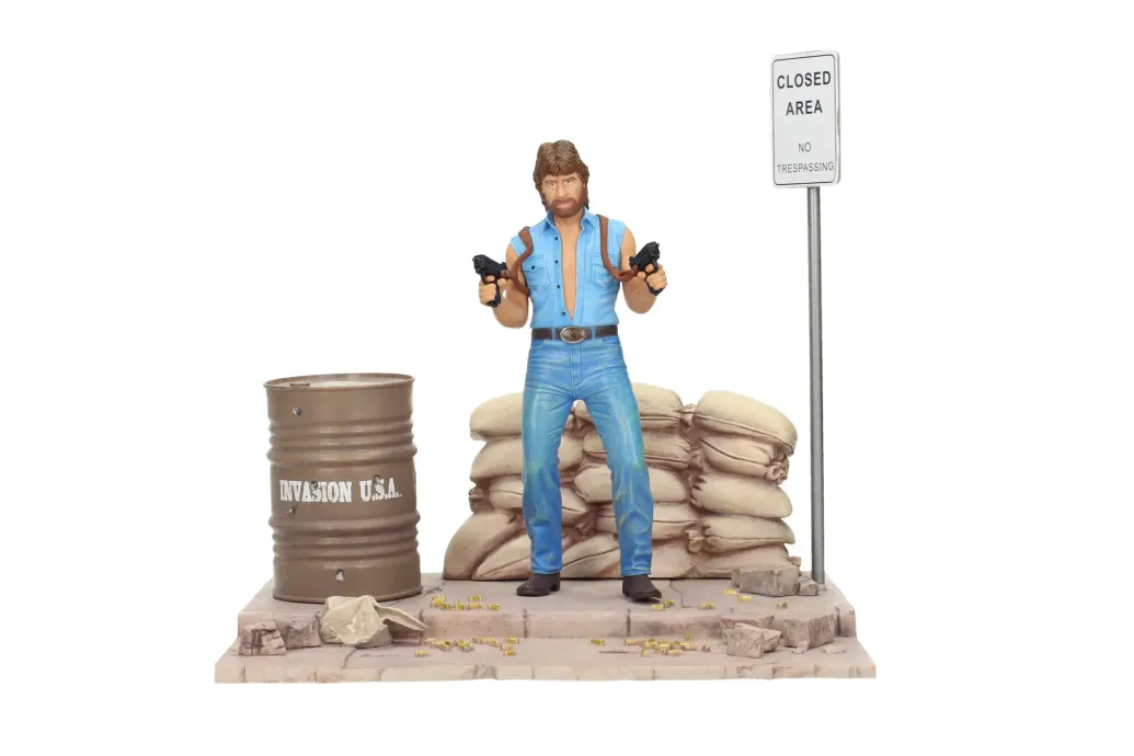 Invasion U.S.A. PVC Diorama & Statue Deluxe Set Matt Hunter 18 cm