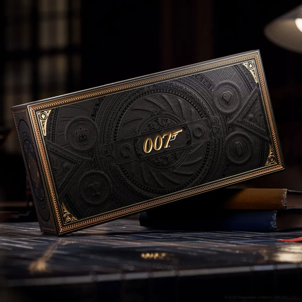James Bond 007 Spielkarten Box Set (6 Decks & Messing-Stift)