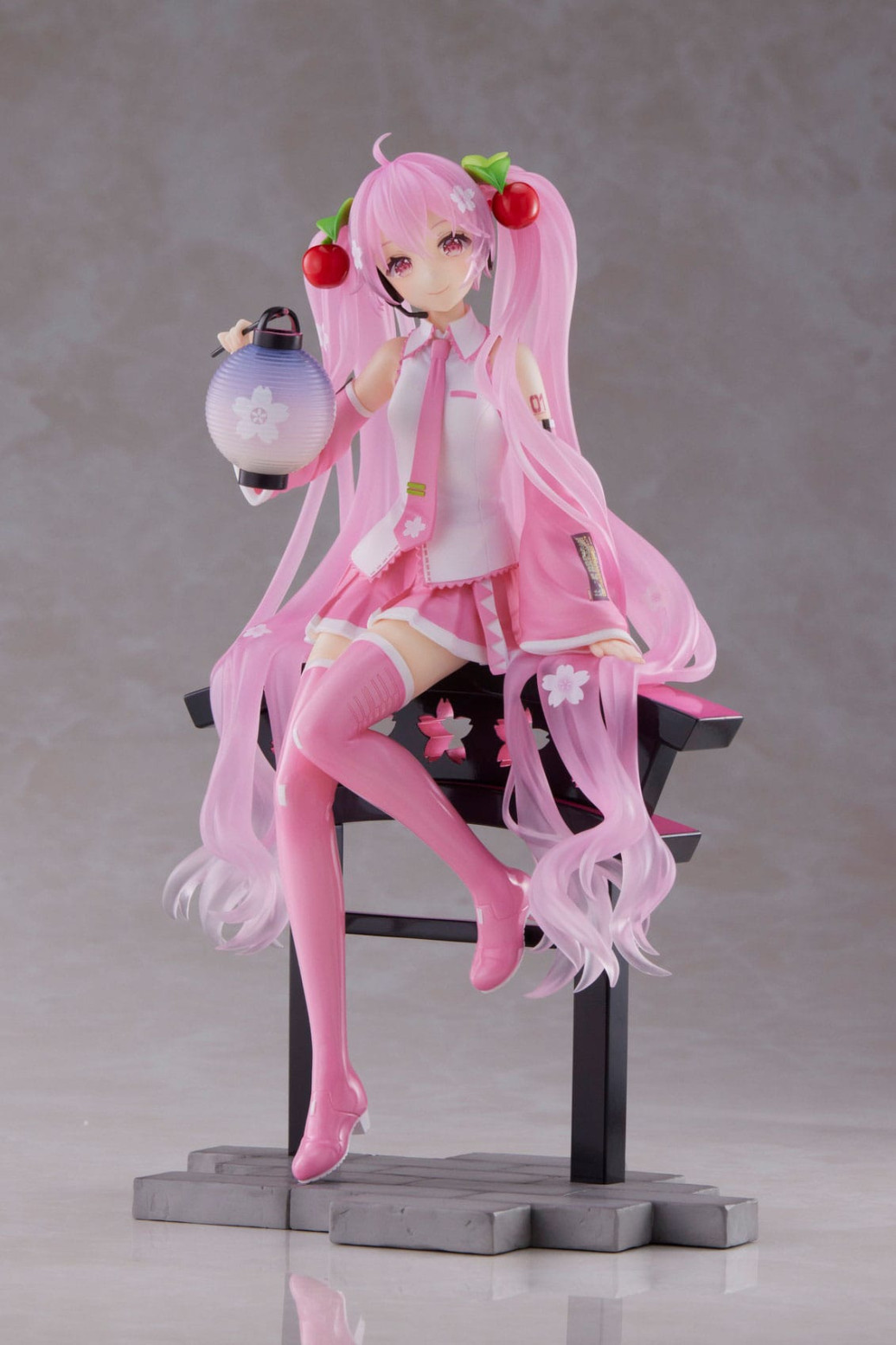 Hatsune Miku AMP PVC Statue Sakura Miku Lantern Ver. Reissue 20 cm