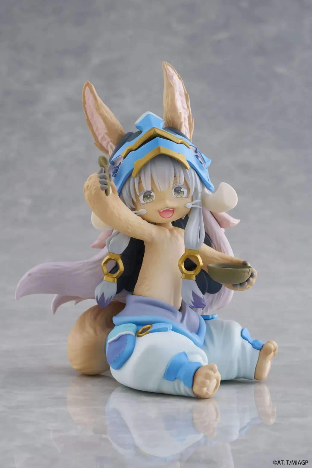 Made in Abyss Desktop Cute PVC Figur Nanachi (Mealtime ver.) 13 cm