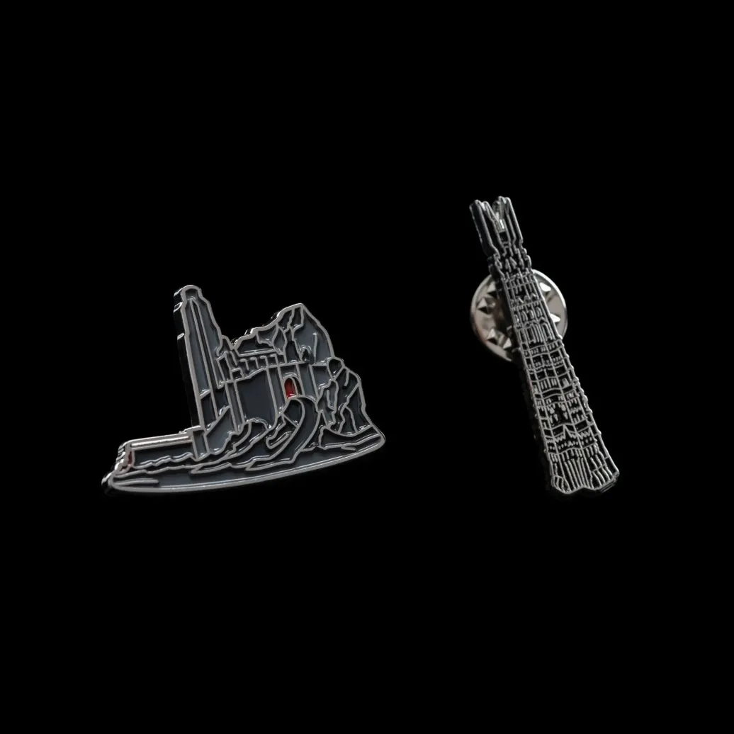 Herr der Ringe Ansteck-Pin Doppelpack Helm's Deep & Orthanc
