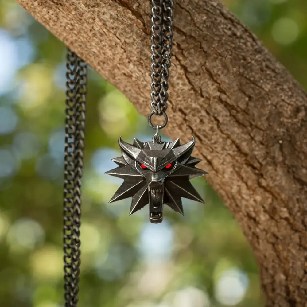 Witcher III Wild Hunt Wolf LED Medaillon mit Kette