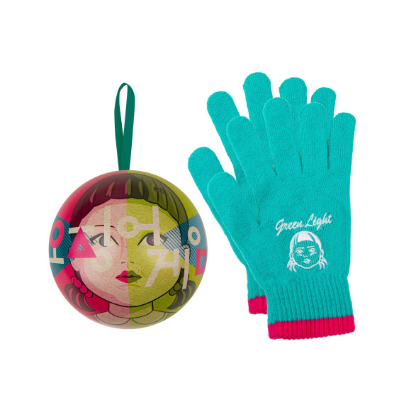 Squid Game Christbaumschmuck mit Handschuhen