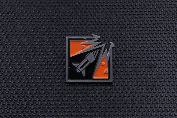 Six Collection Ansteck-Pin Operator Icon Ash