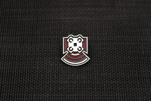 Six Collection Ansteck-Pin Operator Icon Echo
