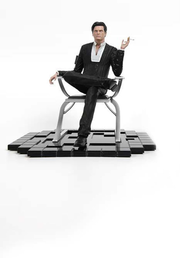 Mass Effect PVC Statue Illusive Man 20 cm