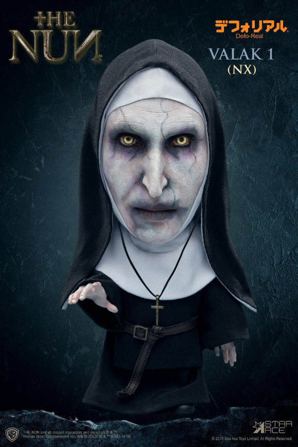The Nun Valak Defo-Real Series Vinyl Figur 15 cm